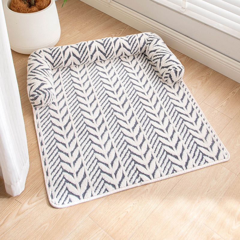 Grey plush leaf pattern pet mat with anti-slip base, photo 6