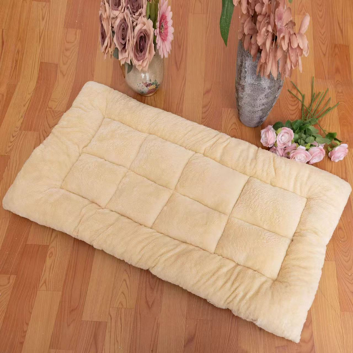 Reversible dog bed sofa mat, extra detail view