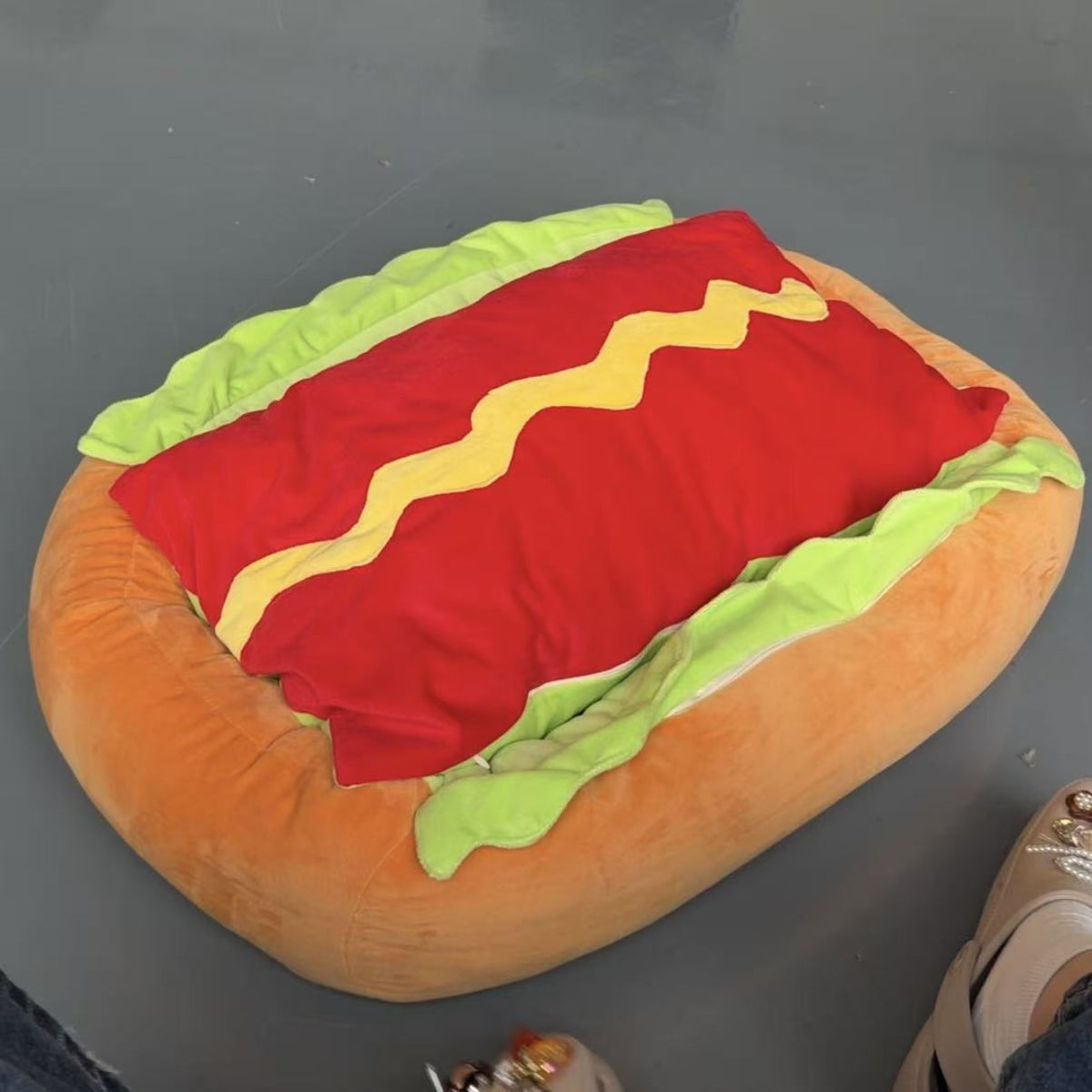 Sausage bun shaped novelty pet bed for small dogs, photo 1 of 8