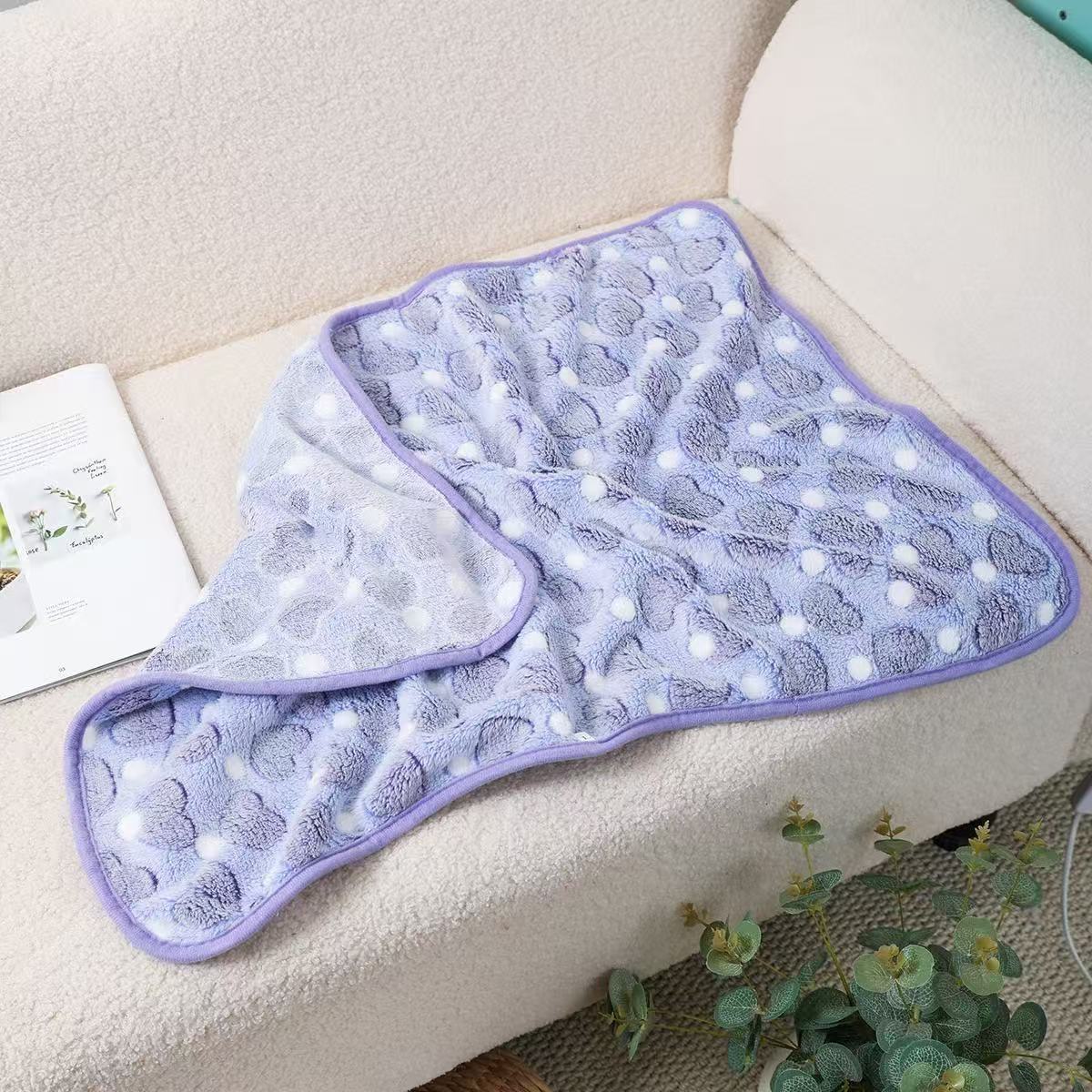 Soft warm fleece blanket for small pets, product overview photo