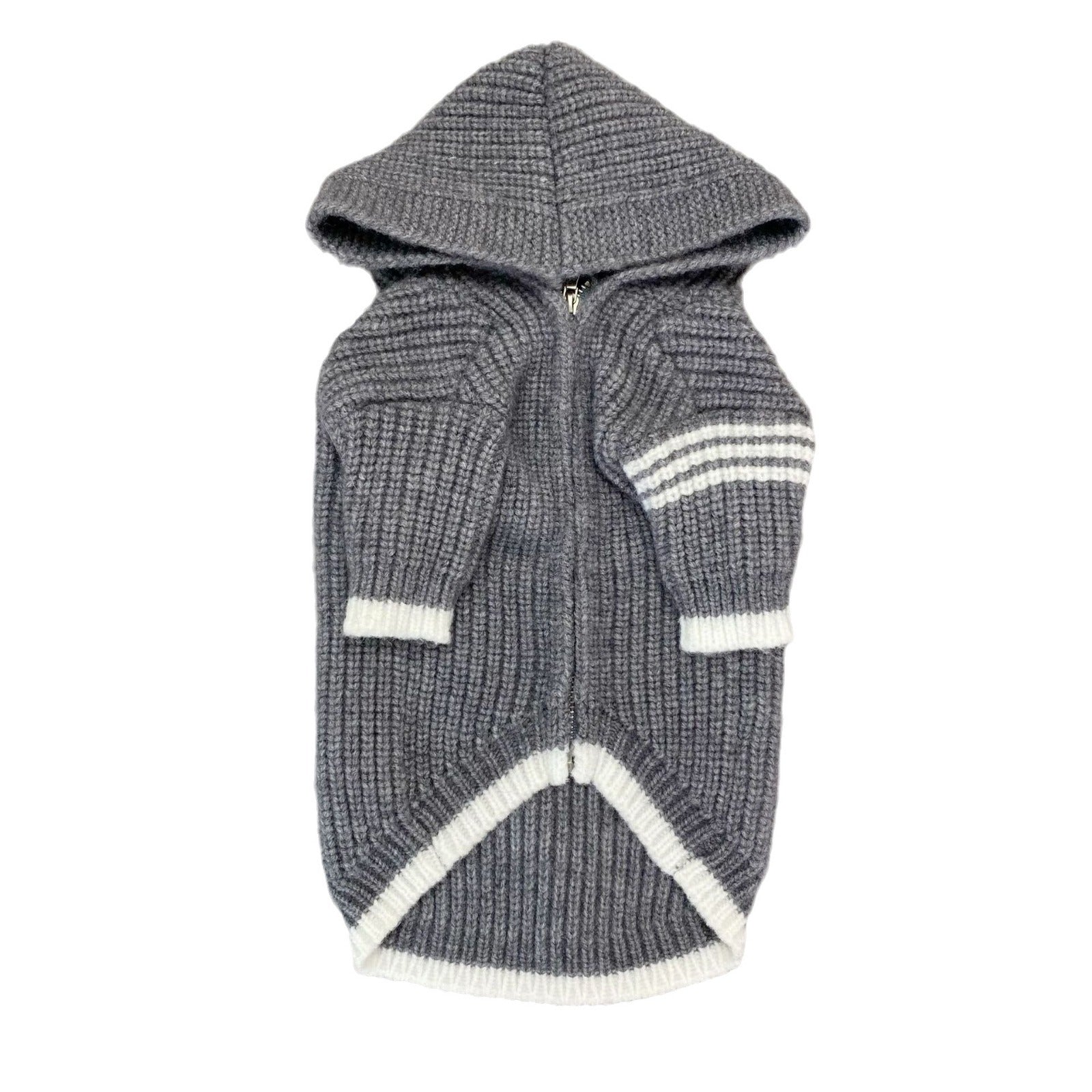 Thick knitted wool jumper for dogs and cats in Grey, showing size and shape