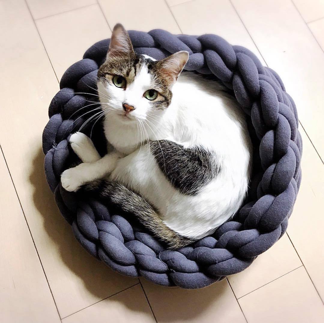 Soft velvet hand-woven round knot pet bed, sizes from 30cm