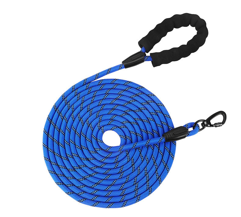 Reflective nylon dog lead for walks and tracking, ideal for everyday use