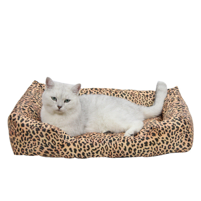 Scratch-resistant Oxford cloth pet bed for dogs and cats, extra detail view