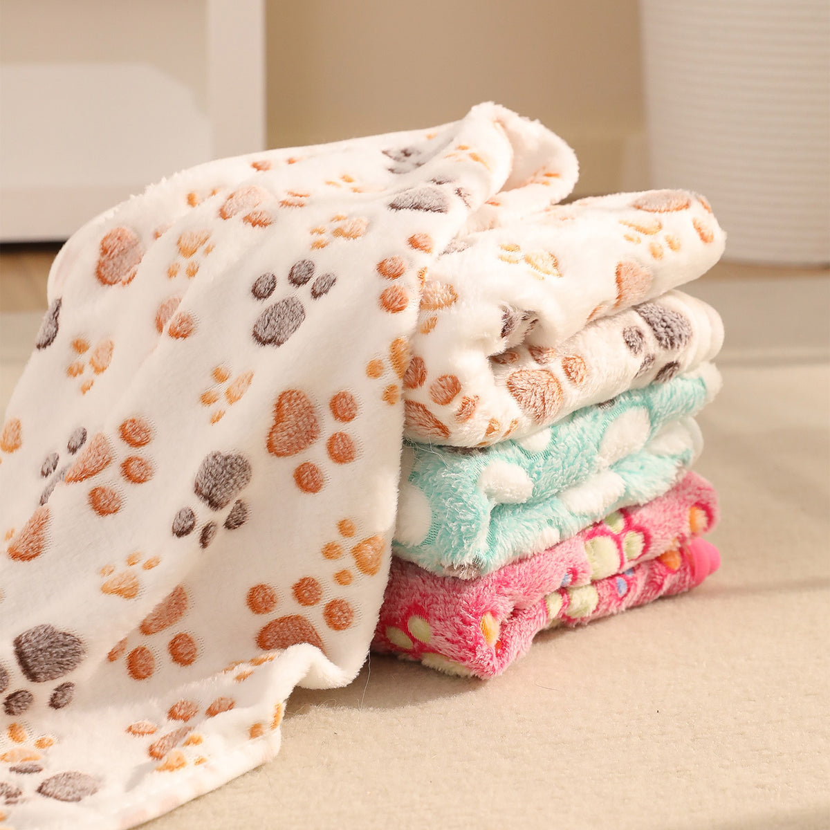 Soft coral fleece dog blanket mat with heart pattern on the floor, photo 3