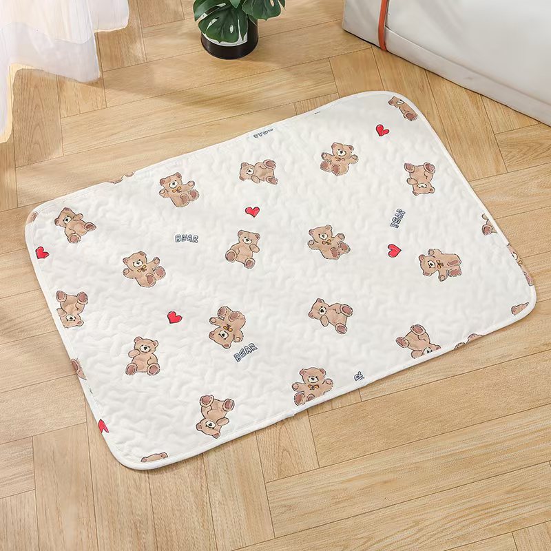 Breathable cotton pet mat with print in Beige Heart Bear, size 70 x 50cm