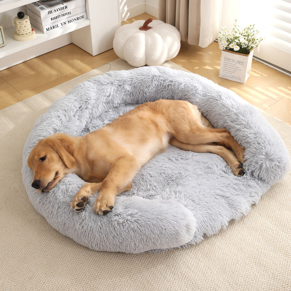 Plush round donut bed for cats and dogs, photo from another angle