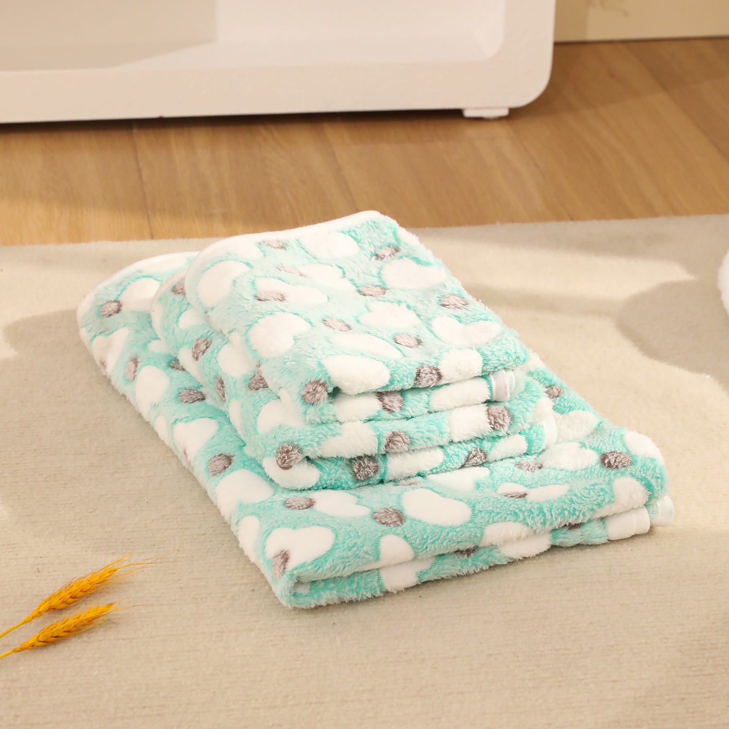 Soft coral fleece dog blanket mat with heart pattern on the floor, photo 16