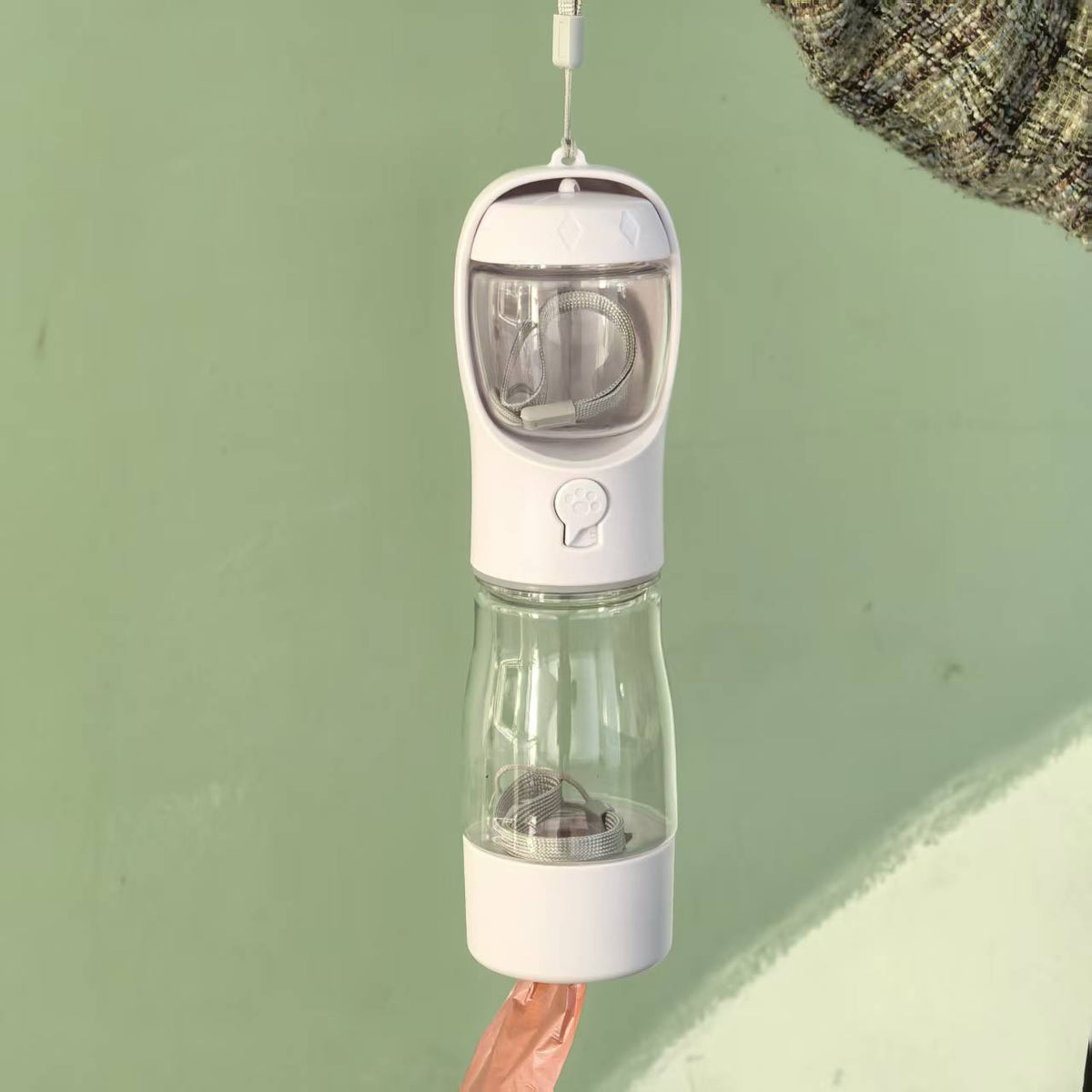 3-in-1 pet travel cup with food store in Pink, material detail