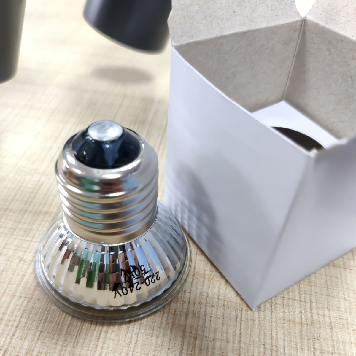 Reptile basking heat lamp bulb for tortoises and lizards, photo 3 of 10