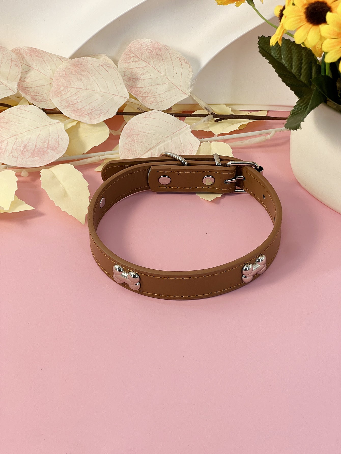 Adjustable PU leather dog collar in Light Purple, material detail