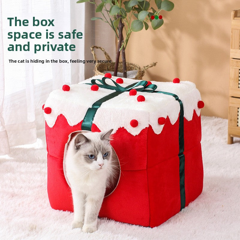 Fleece-lined Christmas pet house for cats and small dogs, photo from another angle