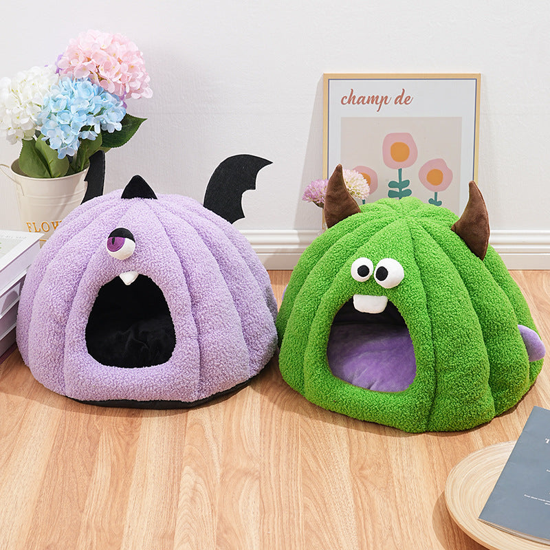 Green hide and seek cat bed for cats and small dogs, view 1