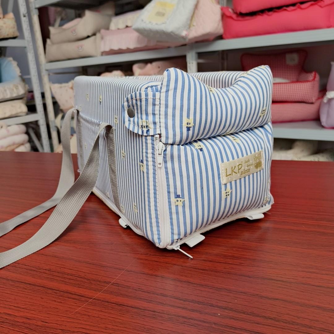 Car console pet seat for small dogs and cats, product overview photo