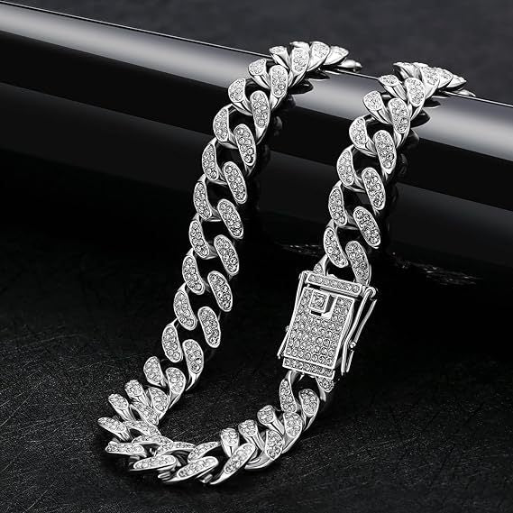 Faux diamond metal chain pet collar in Silver, close-up detail