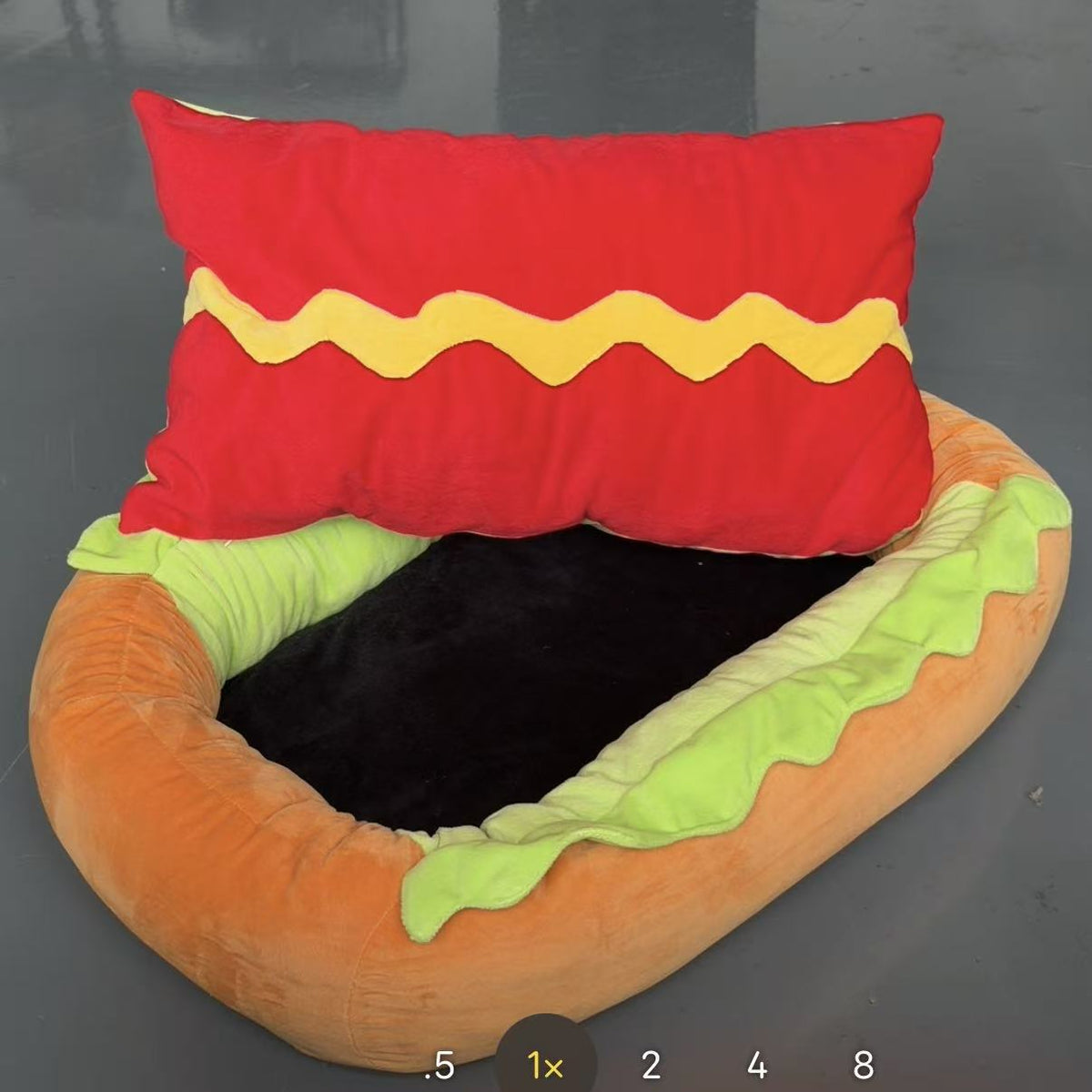 Sausage bun shaped novelty pet bed for small dogs, photo 7 of 8