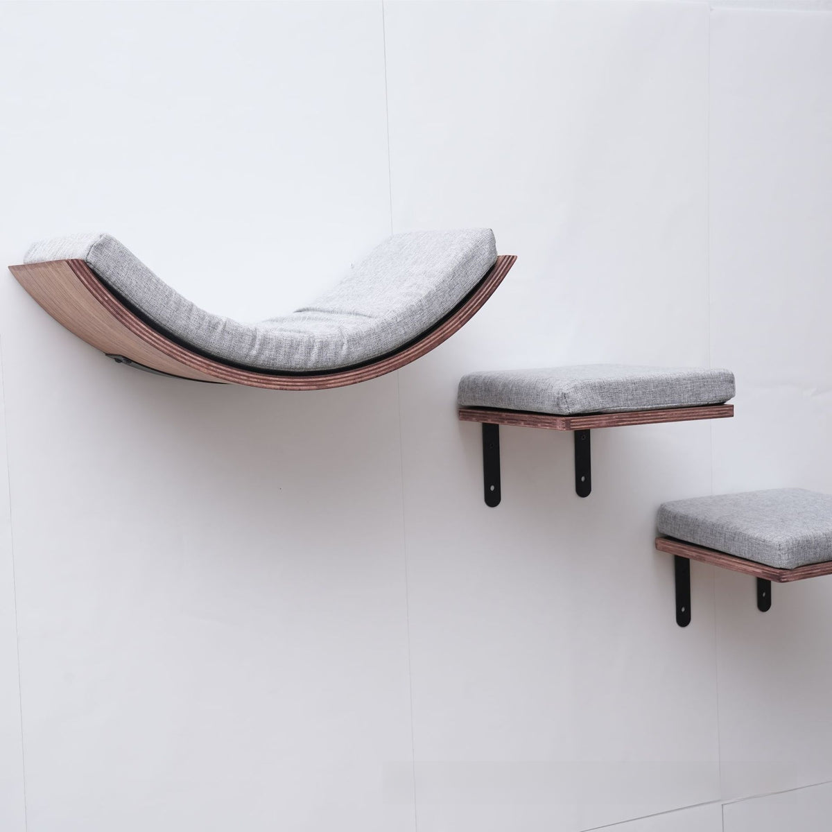 Solid wood wall-mounted cat climbing shelf set with cushions