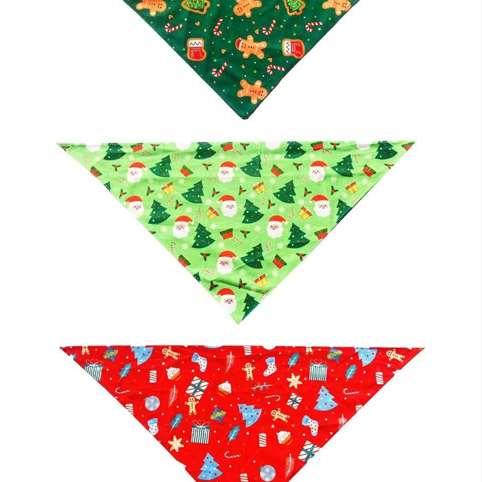 Christmas cartoon triangle scarf for cats and dogs in Green, close-up detail