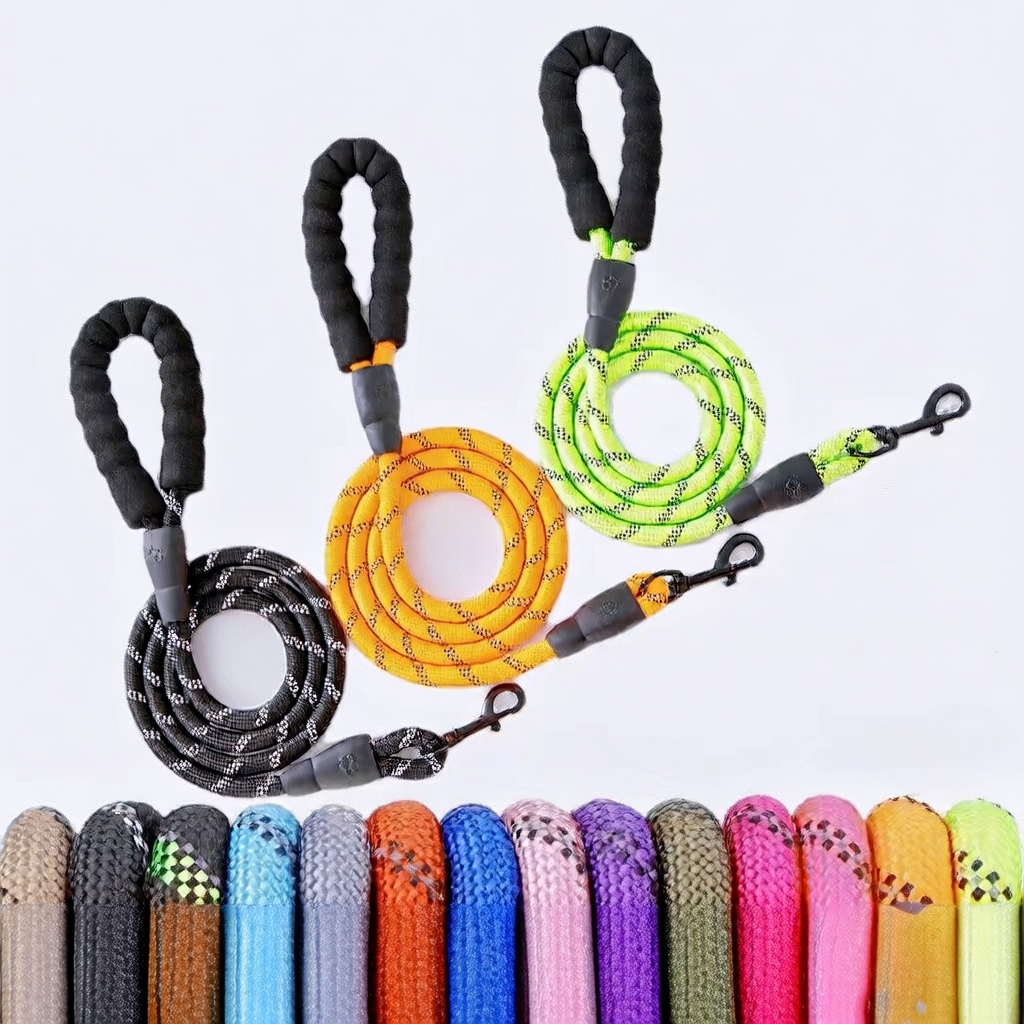 Reflective nylon dog lead in sky blue with metal clip