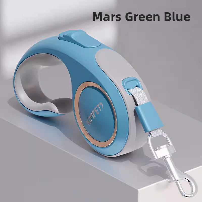 Retractable dog lead with LED light, ideal for everyday use