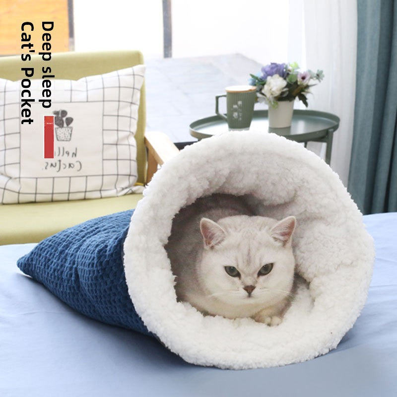 Cosy plush cat sleeping sack in light grey, product image 1