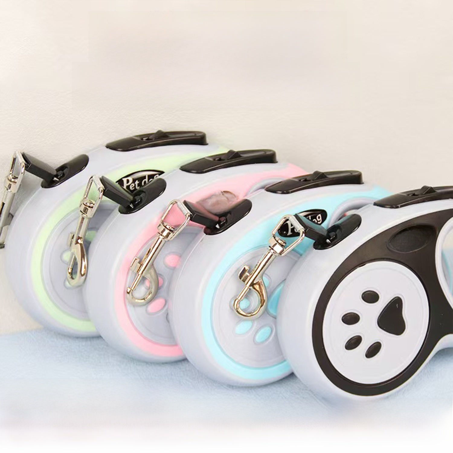 Retractable dog lead with ergonomic handle in 5 colour options