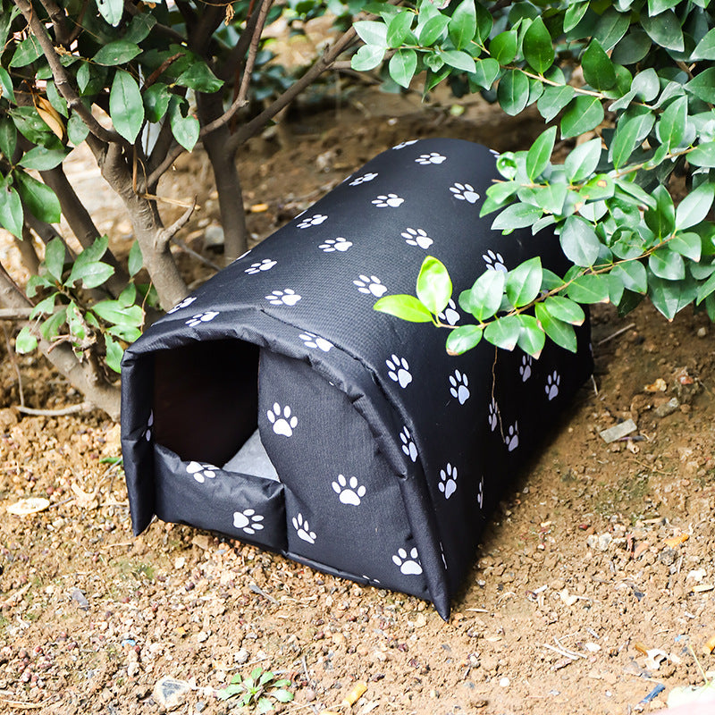 Black insulated Oxford cloth outdoor cat shelter, medium size, view 3