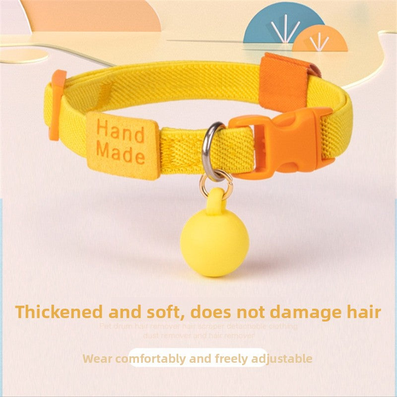 Elastic collar for cats and small dogs, close-up detail view
