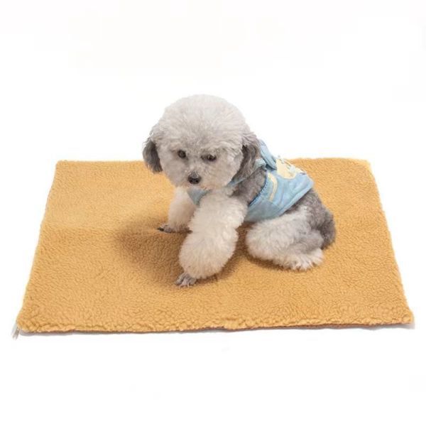 Self-warming faux shearling pet pad, product detail photo