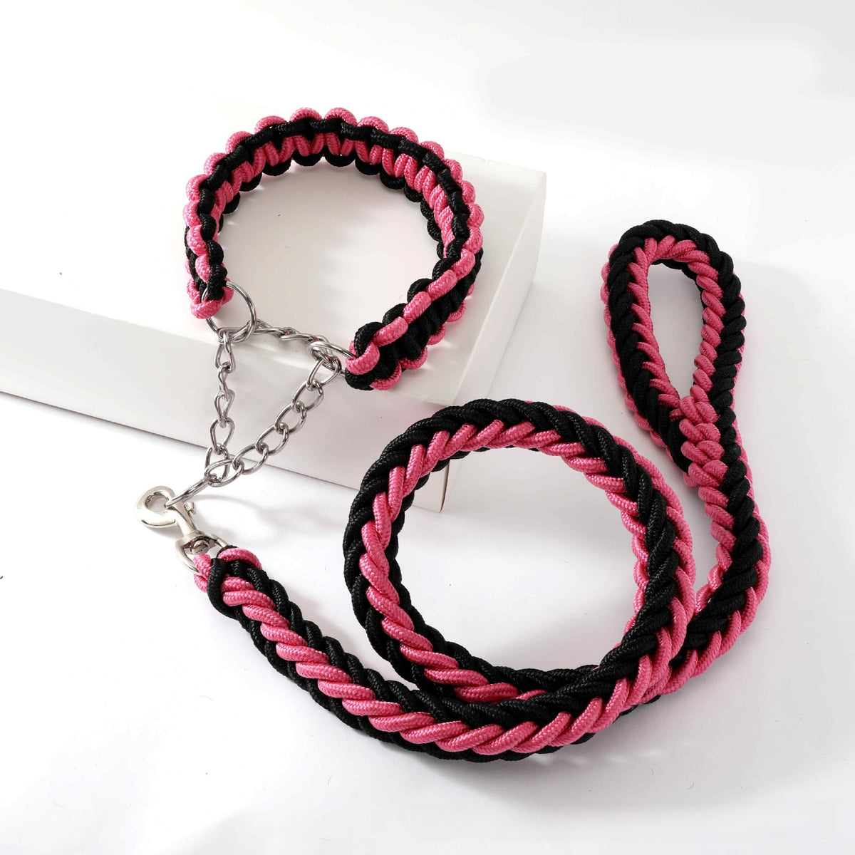 Nylon dog lead with ergonomic grip, available from Pet Royale UK