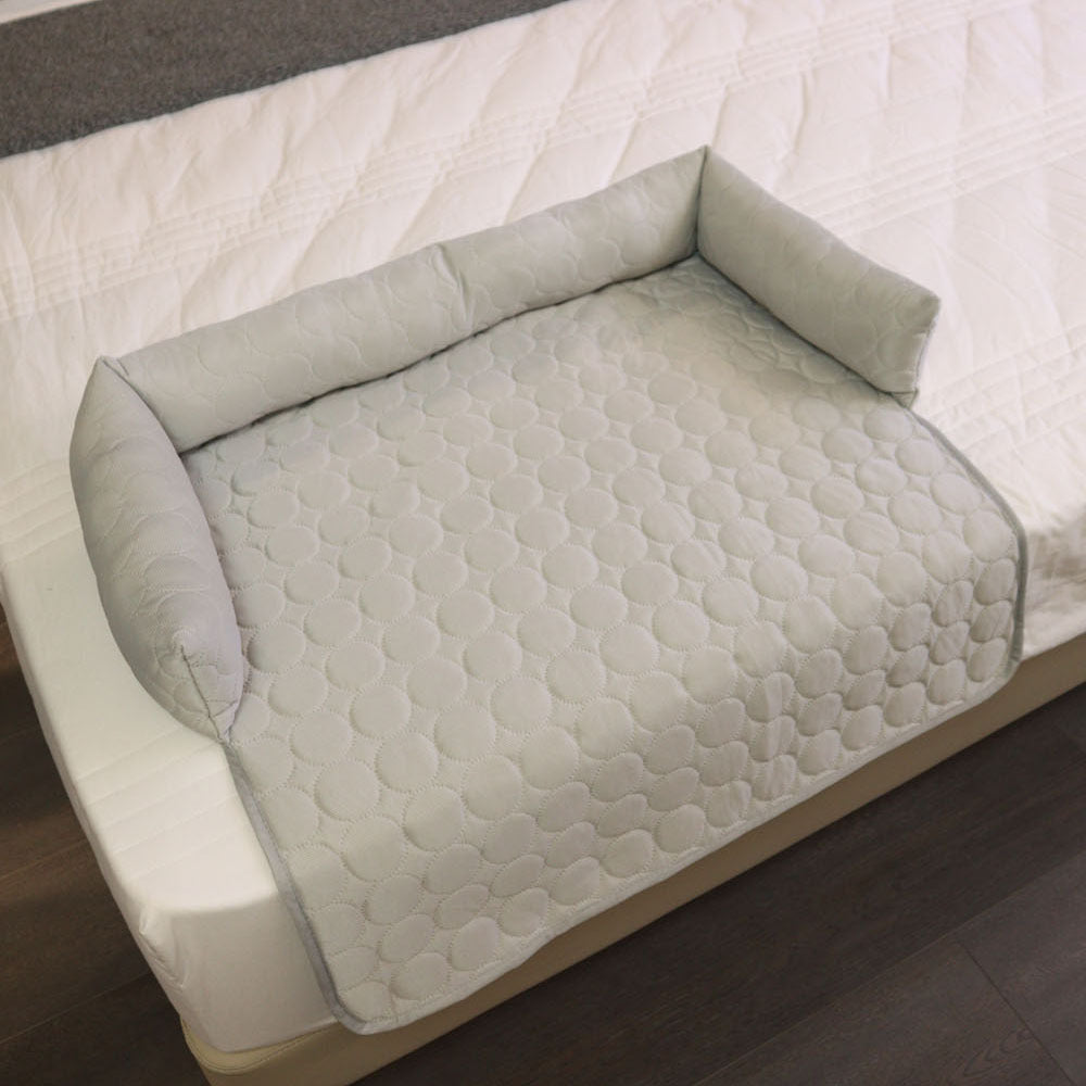 Large ice silk pet cooling pad, extra detail view