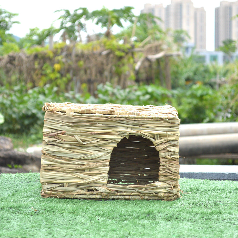 Foldable woven grass hideout house for hamsters and rabbits, view 2