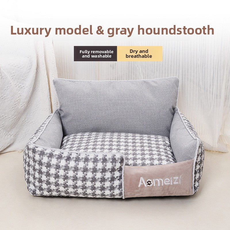 Washable cotton dog bed in plaid, photo from another angle