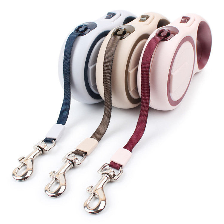 Lightweight retractable dog lead with metal lock, product image 1