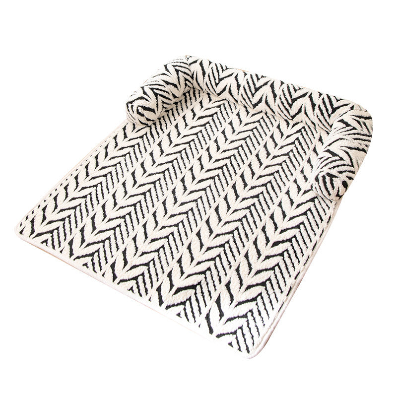 Grey plush leaf pattern pet mat with anti-slip base, photo 2