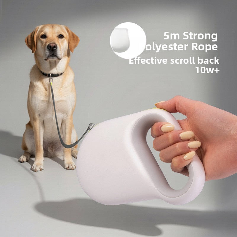 Retractable dog lead with safety lock, ideal for everyday use