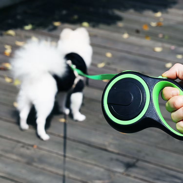 Automatic retractable dog lead with safety lock, product image 1