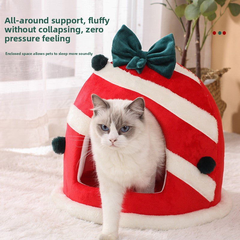 Fleece-lined Christmas pet house for cats and small dogs, alternative angle view