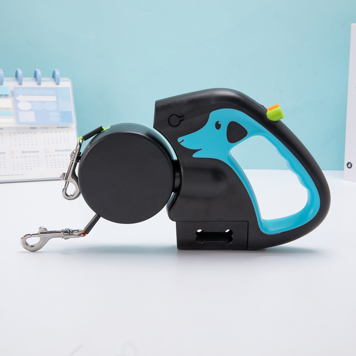 USB rechargeable retractable dog lead with LED torch, product image 9