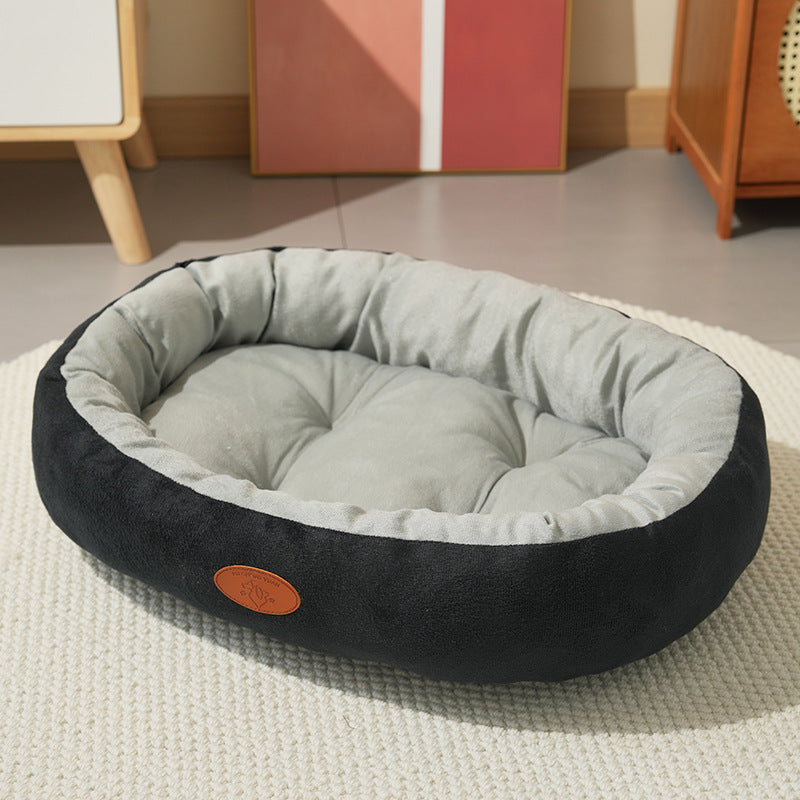 Oval pet nest bed for cats and dogs, extra detail view