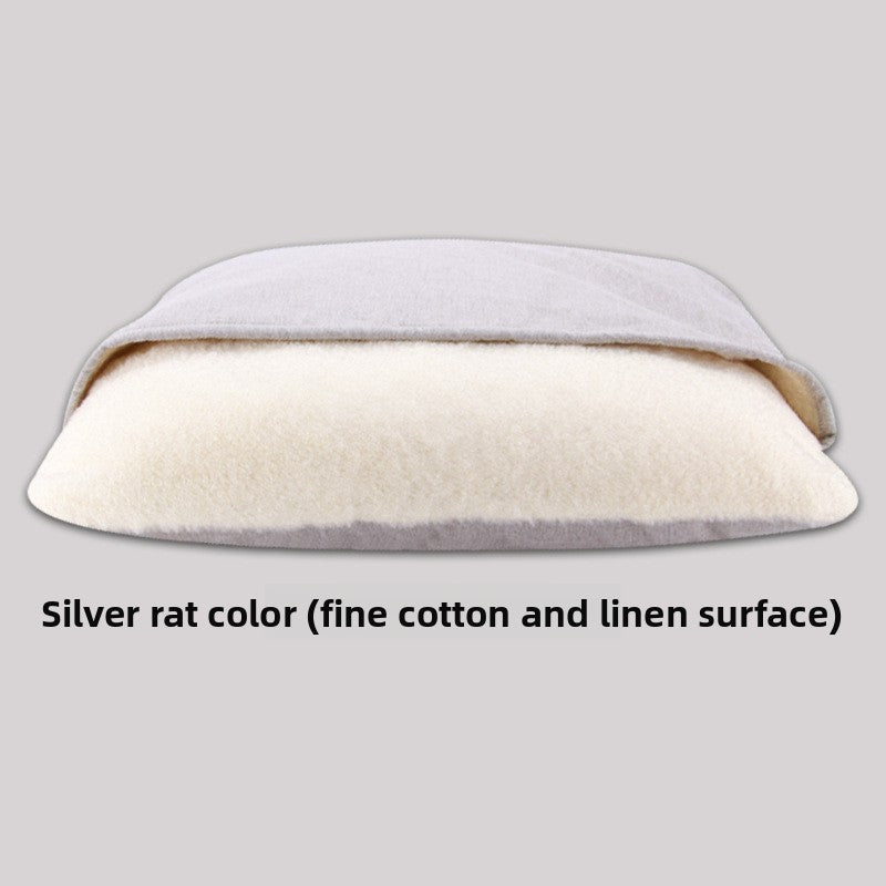 Pet sleeping bag nest with washable cover, extra detail view