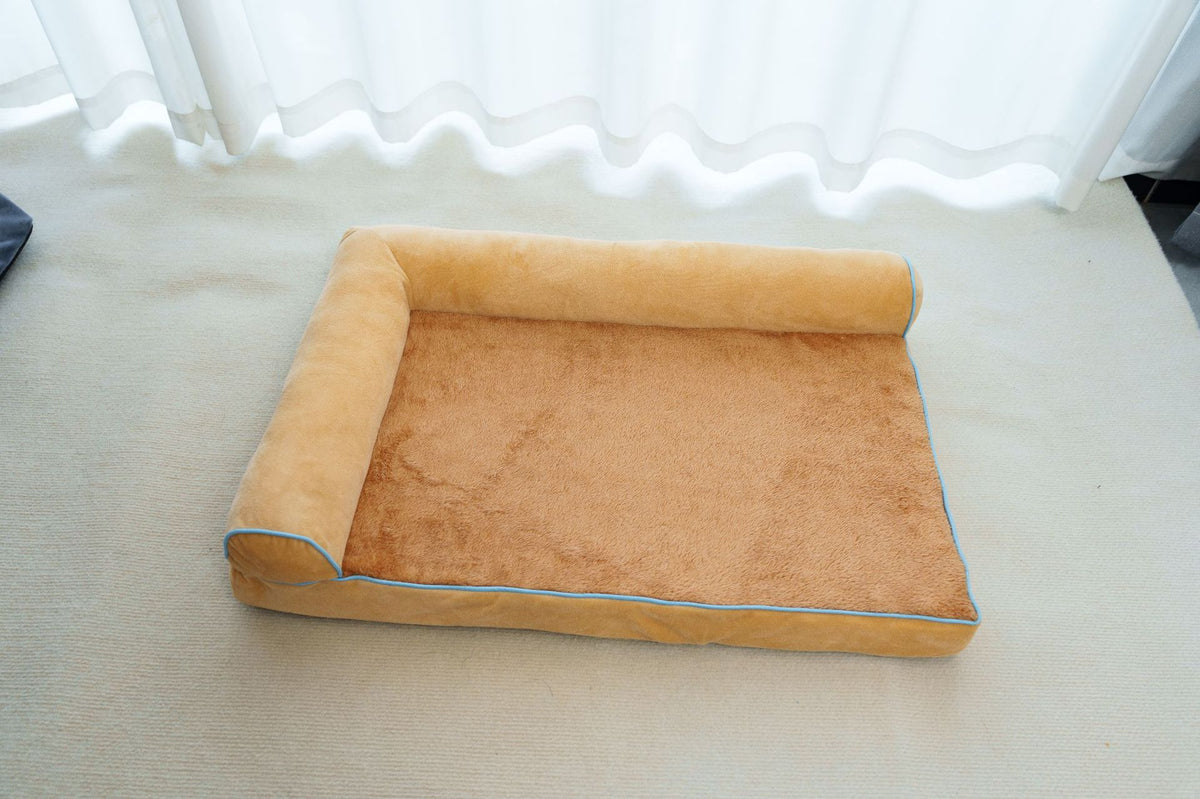 Plush pet bed with removable cover in wheat colour