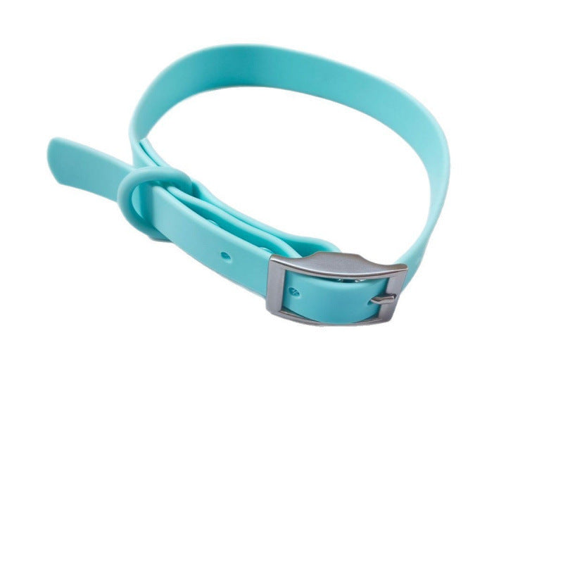 Silicone pet collar with alphabet letters in Light Grey Collar, material detail