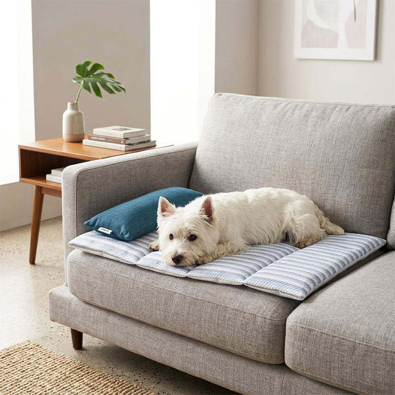 Self-cooling gel pad for cats and dogs, alternative angle view