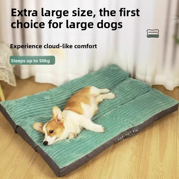 Grey bite-resistant crate pad with a removable washable cover