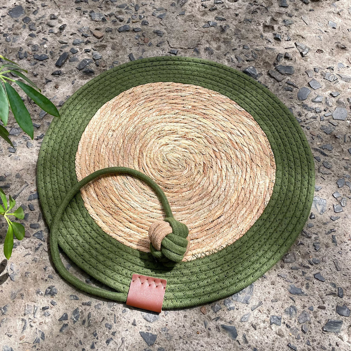 Round woven cattail grass cat scratch mat in Olive Green, size 40cm Diameter