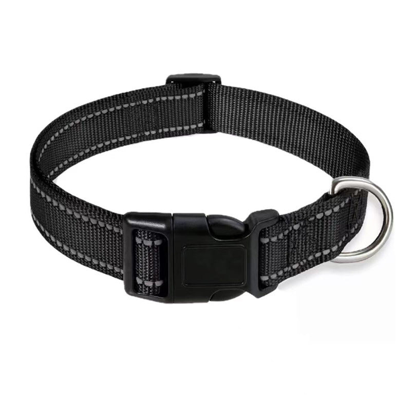 Reflective nylon dog collar, ideal for everyday use