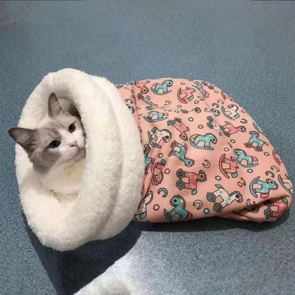 Warm enclosed cat sleeping bag bed, product detail photo