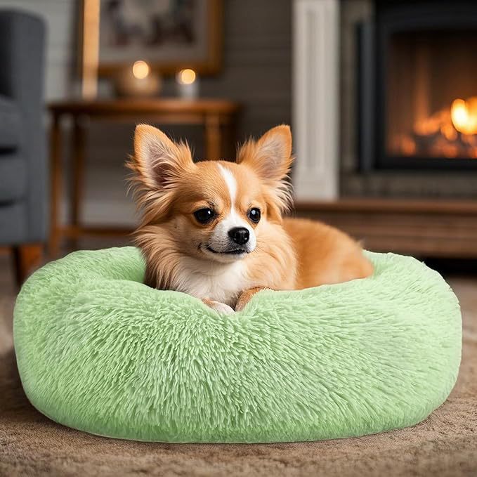 Round plush donut bed for cats and small dogs in Light Grey, extra detail view