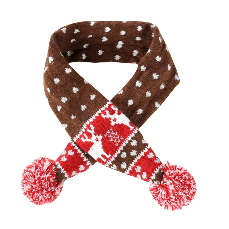 Christmas knitted pet scarf for dogs and cats in Green, close-up detail